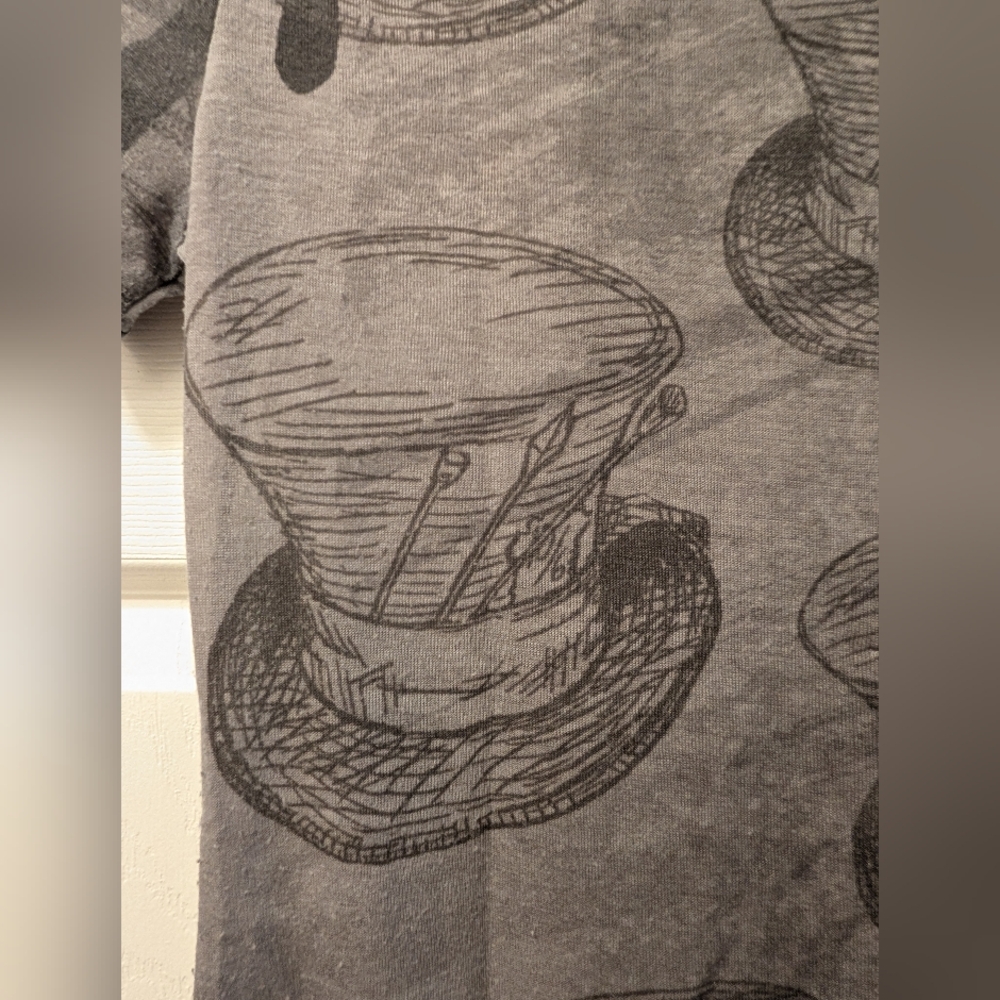 Disney Alice in Wonderland Gray Graphic T-Shirt Size S - Picture 4 of 5